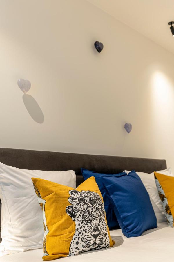 Vrijdagmarkt By Lit D'Art Apartment Antwerp Luaran gambar